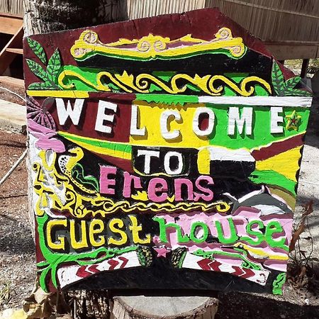 Erens Guest House Waisai Kültér fotó